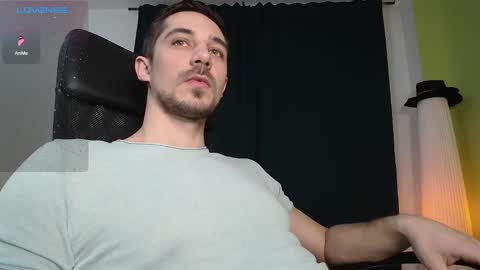 Snapshot of mrgreeneyes01 chatting on February 23, 2025, 9:37 pm juan luis online show from February 23, 2025, 9:37 pm