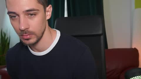 Snapshot of mrgreeneyes01 chatting on October 27, 2025, 7:45 am juan luis online show from October 27, 2025, 7:45 am