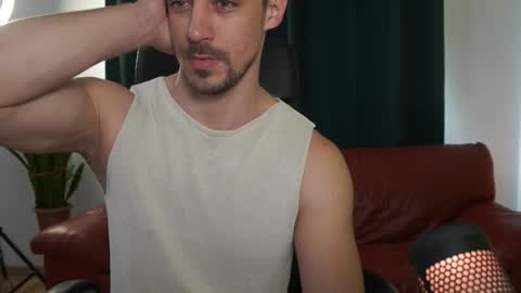 Snapshot of mrgreeneyes01 chatting on October 29, 2025, 8:16 am juan luis online show from October 29, 2025, 8:16 am