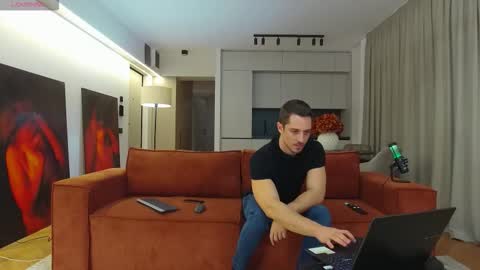 Snapshot of mrgreeneyes01 chatting on November 10, 2025, 3:11 pm juan luis online show from November 10, 2025, 3:11 pm