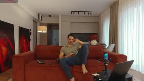 Snapshot of mrgreeneyes01 chatting on November 11, 2025, 7:30 am juan luis online show from November 11, 2025, 7:30 am