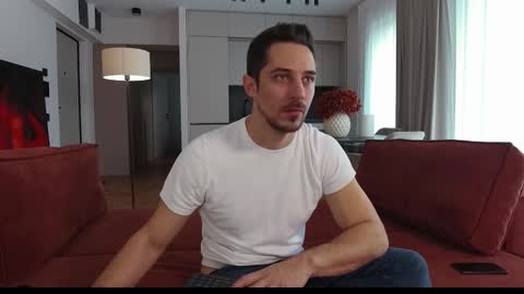 Snapshot of mrgreeneyes01 chatting on November 18, 2025, 9:03 am juan luis online show from November 18, 2025, 9:03 am