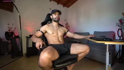 Luis    Instagram   online show from January 28, 2025, 9:08 pm