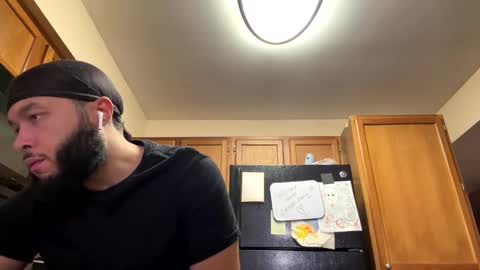 Snapshot of mrnuts24 chatting on December 2, 2024, 2:20 am mrnuts24 online show from December 2, 2024, 2:20 am