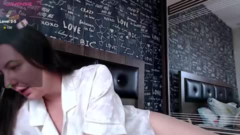 Snapshot of mrs__le chatting on March 8, 2025, 12:09 pm Lara online show from March 8, 2025, 12:09 pm