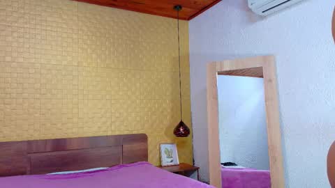 Snapshot of mrs_buttocks chatting on March 5, 2025, 1:50 pm mrs_buttocks online show from March 5, 2025, 1:50 pm