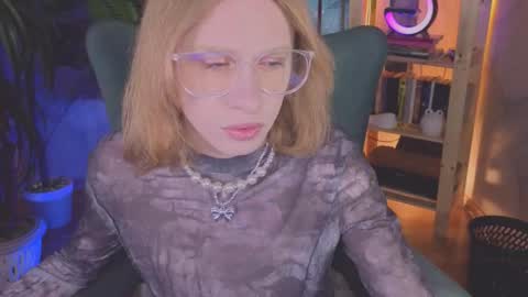 Snapshot of mrs_mills chatting on November 14, 2025, 5:28 am Barbie online show from November 14, 2025, 5:28 am