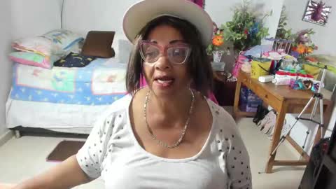 Snapshot of mrs_mommy chatting on October 3, 2025, 7:55 pm mrs_mommy online show from October 3, 2025, 7:55 pm