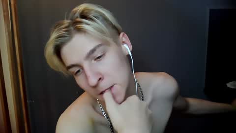 Snapshot of mrsexycum4u chatting on January 5, 2025, 9:15 am Adam online show from January 5, 2025, 9:15 am