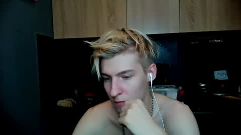 Snapshot of mrsexycum4u chatting on January 15, 2025, 1:34 am Adam online show from January 15, 2025, 1:34 am