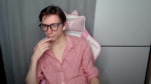 Shy Boy  online show from December 3, 2025, 2:04 pm