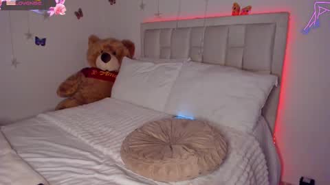 Tania online show from December 15, 2025, 7:51 pm