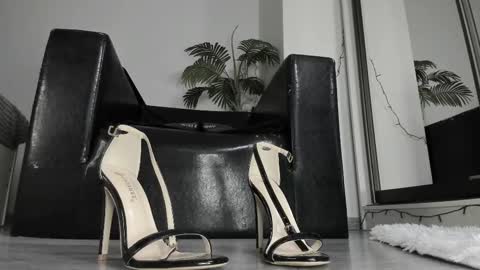 Snapshot of ms_enigma chatting on February 25, 2025, 4:00 pm Goddess. Miss. Lady. Queen. Madam Milady online show from February 25, 2025, 4:00 pm