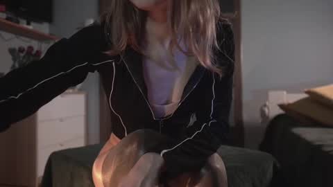 Snapshot of ms_lorelei chatting on February 23, 2025, 8:11 pm Lore online show from February 23, 2025, 8:11 pm