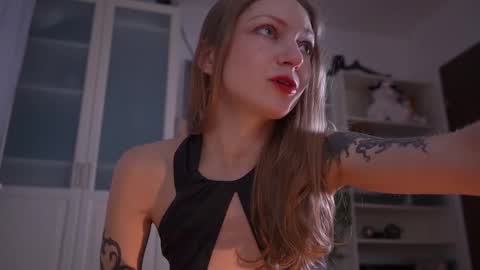 Snapshot of ms_lorelei chatting on November 8, 2025, 8:07 pm Lore online show from November 8, 2025, 8:07 pm