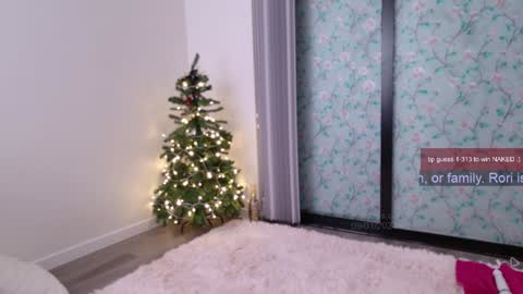 Snapshot of ms_mochii chatting on January 1, 2025, 3:13 am R o r i SnapChat heyroriv2 wednesday - sunday Noon oclock mountain - 5pm mountain online show from January 1, 2025, 3:13 am