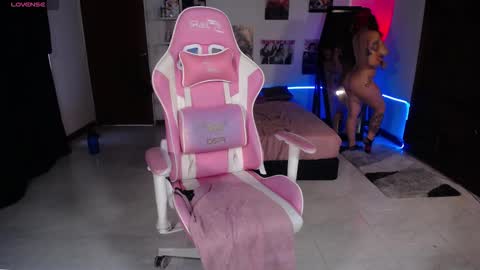 Snapshot of ms_ratuelita chatting on October 27, 2025, 7:40 pm Manuela3 online show from October 27, 2025, 7:40 pm