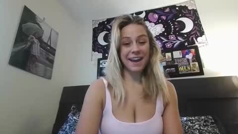 Snapshot of msmariesummers chatting on January 22, 2025, 2:35 pm msmariesummers online show from January 22, 2025, 2:35 pm