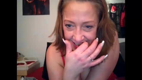 mswhitney618 online show from December 19, 2025, 8:43 am