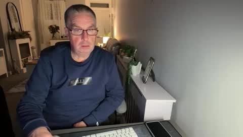 mtb1697 online show from December 4, 2025, 11:02 pm