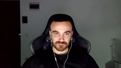 Snapshot of mu5clemania chatting on December 28, 2024, 3:26 pm Victor online show from December 28, 2024, 3:26 pm