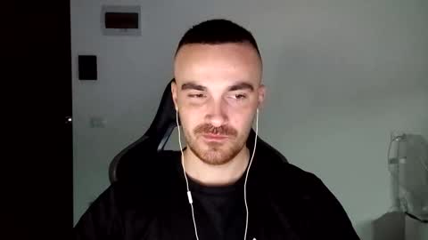 Snapshot of mu5clemania chatting on January 2, 2025, 4:13 pm Victor online show from January 2, 2025, 4:13 pm