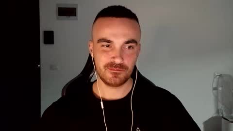 Snapshot of mu5clemania chatting on January 2, 2025, 7:29 pm Victor online show from January 2, 2025, 7:29 pm