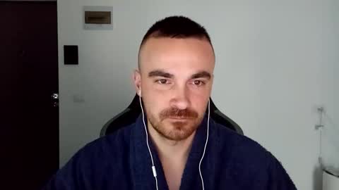 Snapshot of mu5clemania chatting on January 4, 2025, 8:17 am Victor online show from January 4, 2025, 8:17 am