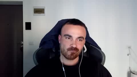 Snapshot of mu5clemania chatting on January 8, 2025, 11:32 am Victor online show from January 8, 2025, 11:32 am