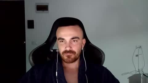 Snapshot of mu5clemania chatting on January 13, 2025, 4:51 pm Victor online show from January 13, 2025, 4:51 pm