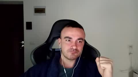 Snapshot of mu5clemania chatting on January 17, 2025, 7:41 am Victor online show from January 17, 2025, 7:41 am