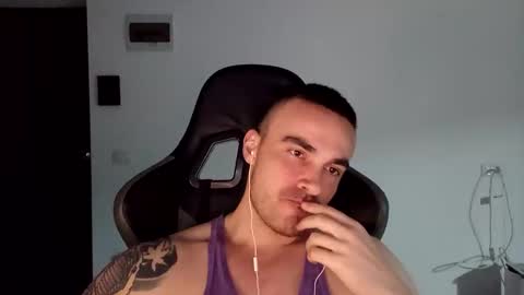 Snapshot of mu5clemania chatting on January 18, 2025, 7:04 pm Victor online show from January 18, 2025, 7:04 pm