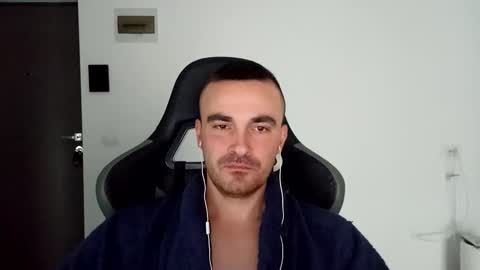 Snapshot of mu5clemania chatting on January 19, 2025, 8:07 am Victor online show from January 19, 2025, 8:07 am