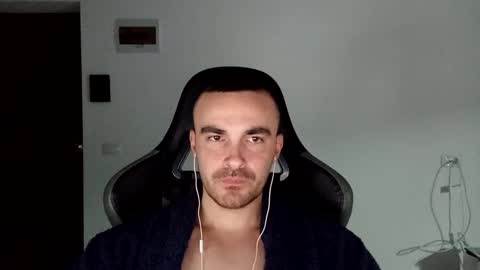 Snapshot of mu5clemania chatting on January 19, 2025, 4:36 pm Victor online show from January 19, 2025, 4:36 pm