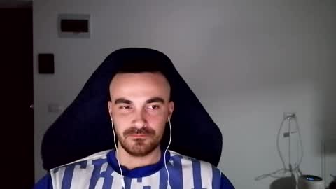 Snapshot of mu5clemania chatting on January 27, 2025, 4:43 pm Victor online show from January 27, 2025, 4:43 pm