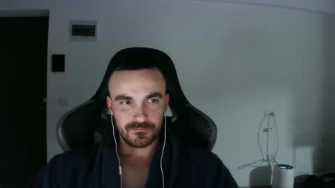 Snapshot of mu5clemania chatting on February 2, 2025, 4:11 pm Victor online show from February 2, 2025, 4:11 pm