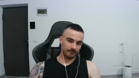 Snapshot of mu5clemania chatting on February 16, 2025, 7:49 pm Victor online show from February 16, 2025, 7:49 pm