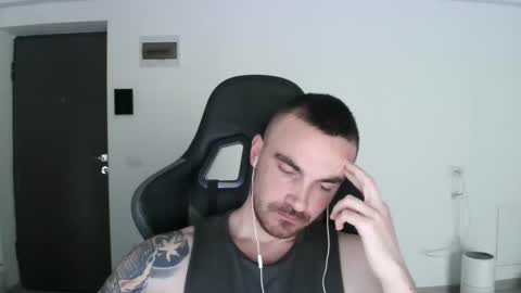 Snapshot of mu5clemania chatting on February 19, 2025, 8:01 am Victor online show from February 19, 2025, 8:01 am