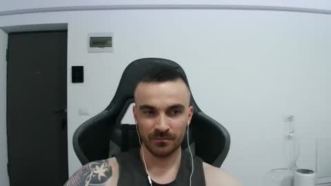 Snapshot of mu5clemania chatting on February 19, 2025, 7:48 pm Victor online show from February 19, 2025, 7:48 pm