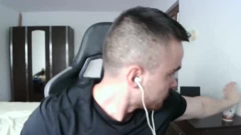 Snapshot of mu5clemania chatting on October 1, 2025, 11:27 am Victor online show from October 1, 2025, 11:27 am