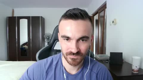 Snapshot of mu5clemania chatting on October 3, 2025, 10:01 am Victor online show from October 3, 2025, 10:01 am