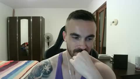 Snapshot of mu5clemania chatting on October 17, 2025, 3:58 pm Victor online show from October 17, 2025, 3:58 pm