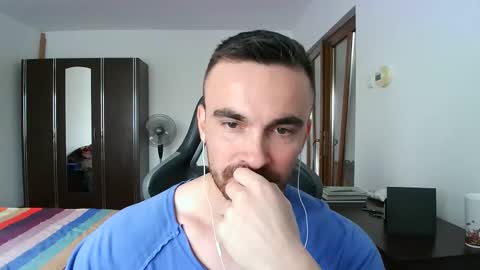 Snapshot of mu5clemania chatting on October 18, 2025, 10:05 am Victor online show from October 18, 2025, 10:05 am