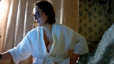 muchoiliness online show from December 16, 2025, 9:20 pm