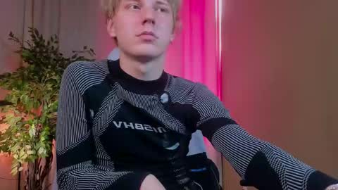 Snapshot of muky_y chatting on September 30, 2025, 12:43 pm Muky online show from September 30, 2025, 12:43 pm