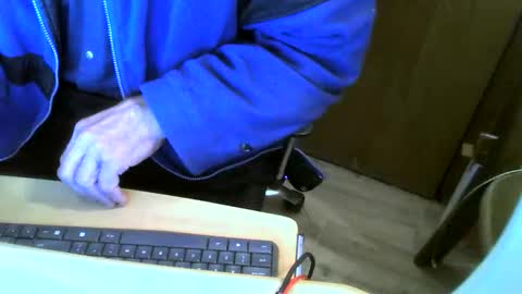 Snapshot of muller520 chatting on September 24, 2025, 5:05 pm muller520 online show from September 24, 2025, 5:05 pm