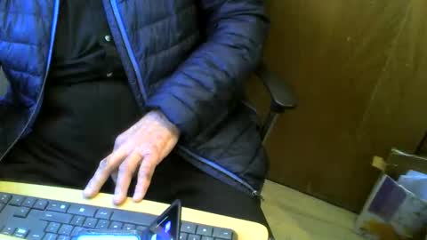 Snapshot of muller520 chatting on October 27, 2025, 7:12 am muller520 online show from October 27, 2025, 7:12 am