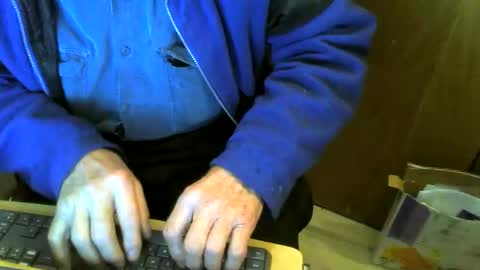 Snapshot of muller520 chatting on November 13, 2025, 6:40 pm muller520 online show from November 13, 2025, 6:40 pm