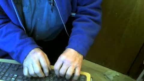 Snapshot of muller520 chatting on December 14, 2025, 8:41 am muller520 online show from December 14, 2025, 8:41 am