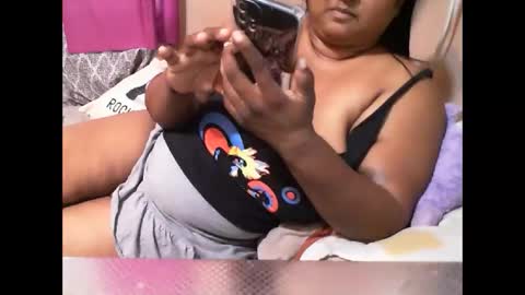 Snapshot of munniegalz1 chatting on December 5, 2024, 3:50 pm your angel online show from December 5, 2024, 3:50 pm